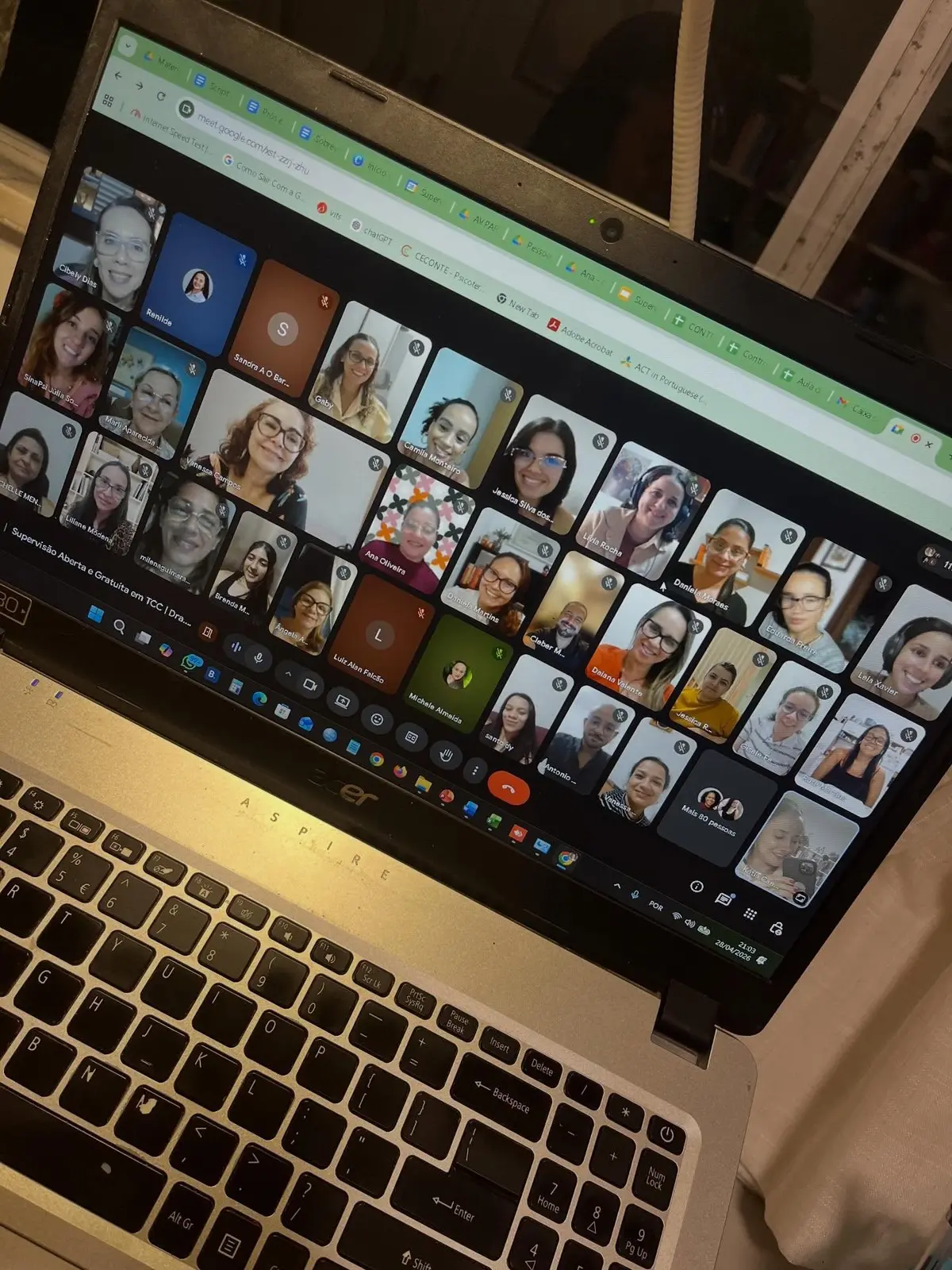 Encontro ao vivo do MAPA com dezenas de psicólogas participando por videochamada